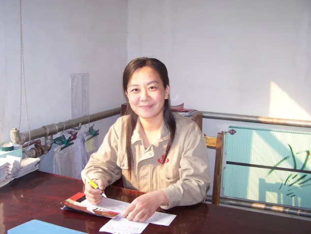 重山人·重山事︱窮當(dāng)益志堅 巾幗不讓須眉 ——采訪魯中水泥物資部經(jīng)理張娟