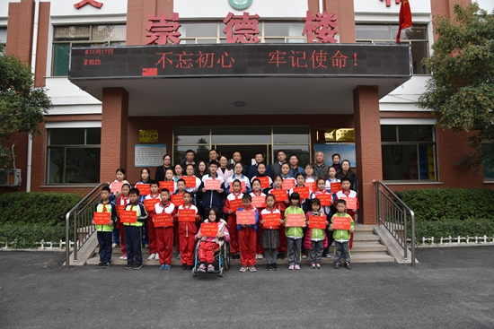 重山集團參加羅村中心?！皭坌闹鷮W”資助金發(fā)放儀式25