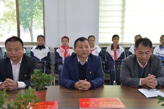 重山集團參加羅村中心?！皭坌闹鷮W”資助金發(fā)放儀式25