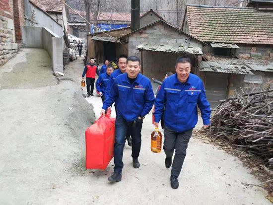 魯中水泥黨支部走訪慰問困難群眾  山東重山集團(tuán)有限公司  今天