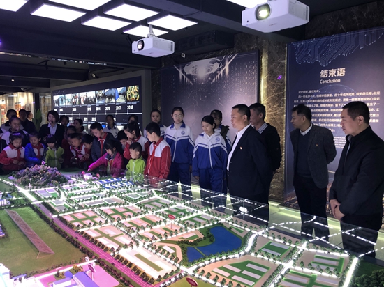 重山集團參加羅村中心校“愛心助學”資助金發(fā)放儀式25